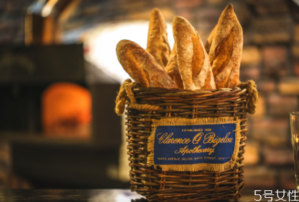 法棍為什么那么硬 法棍面包這么硬怎么吃 法棍為什么那么硬 法棍面包這么硬怎么吃