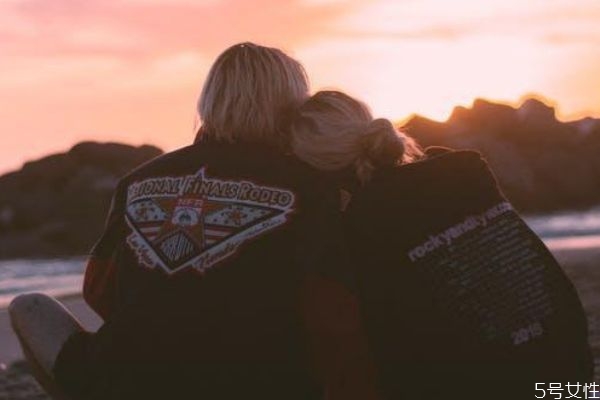 男人哪些行為在試探你 男人說分手后還會(huì)回頭嗎 男人哪些行為在試探你 男人說分手后還會(huì)回頭嗎