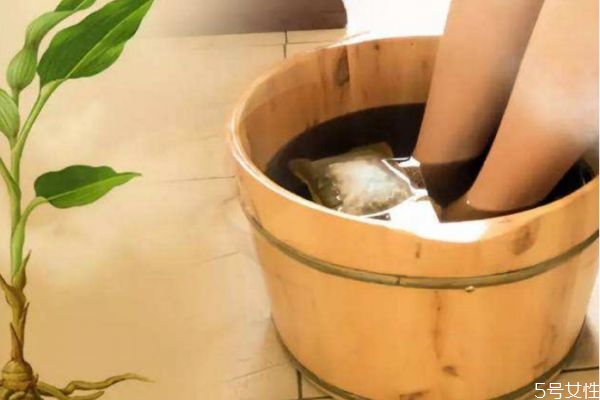 泡腳水溫多少度合適 泡腳出汗是什么原因 泡腳水溫多少度合適 泡腳出汗是什么原因