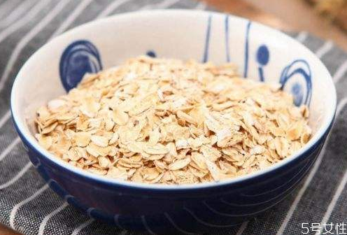 麥片用熱牛奶還是冷牛奶 麥片用什么牛奶泡好喝 麥片用熱牛奶還是冷牛奶 麥片用什么牛奶泡好喝