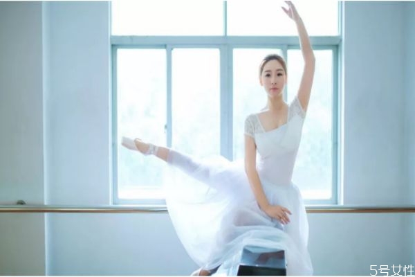 網(wǎng)戀怎么哄女朋友開心 哄女朋友開心的小套路 網(wǎng)戀怎么哄女朋友開心 哄女朋友開心的小套路