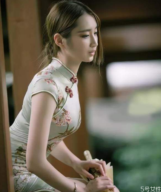 冬天的旗袍有哪些款式 冬天旗袍的三種搭配 冬天的旗袍有哪些款式 冬天旗袍的三種搭配