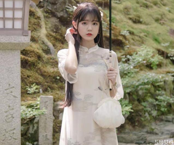 傳統(tǒng)旗袍和改良旗袍哪個(gè)好 傳統(tǒng)旗袍和改良旗袍的區(qū)別 傳統(tǒng)旗袍和改良旗袍哪個(gè)好 傳統(tǒng)旗袍和改良旗袍的區(qū)別