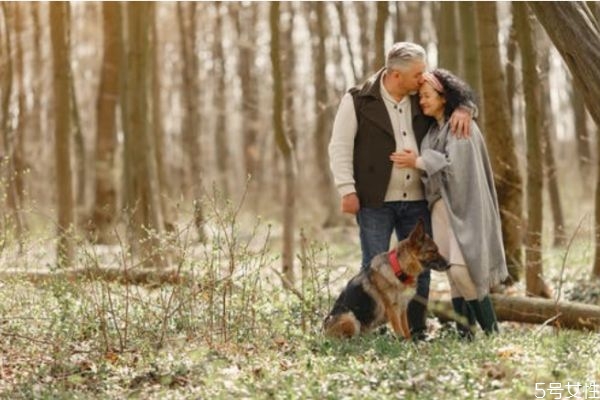 假裝愛你的男人有四點 男人動了真情的跡象