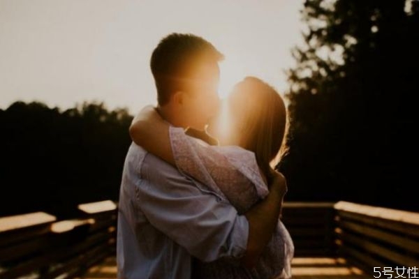 男人動了真情有多可怕 男人愛到骨子里的表現(xiàn) 男人動了真情有多可怕 男人愛到骨子里的表現(xiàn)