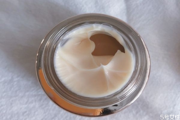 蘭蔻菁純國內(nèi)國外的有區(qū)別嗎 蘭蔻菁純眼霜值得買嗎 蘭蔻菁純國內(nèi)國外的有區(qū)別嗎 蘭蔻菁純眼霜值得買嗎