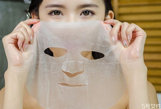 妝前需不需要敷面膜 敷完面膜后多久上妝好 妝前需不需要敷面膜 敷完面膜后多久上妝好