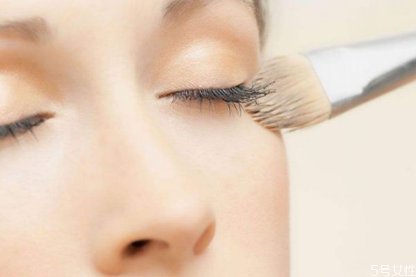 沒有卸妝水可以用香皂嗎 忘記帶卸妝的如何急救 沒有卸妝水可以用香皂嗎 忘記帶卸妝的如何急救