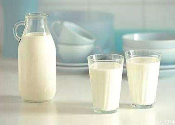 小孩長(zhǎng)期喝鮮牛奶好嗎 每天送的鮮牛奶安全嗎