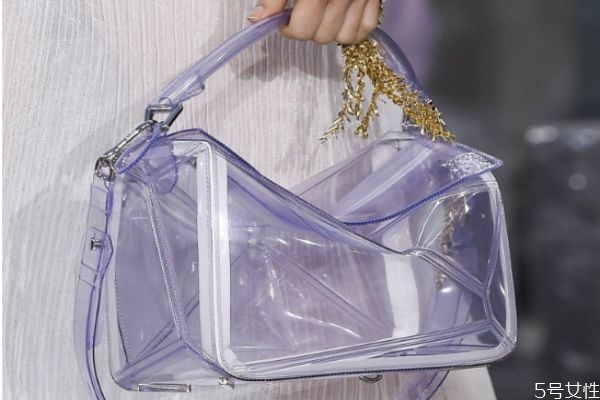 透明包怎么修復劃痕 透明包包該怎么清洗養(yǎng)護 透明包怎么修復劃痕 透明包包該怎么清洗養(yǎng)護