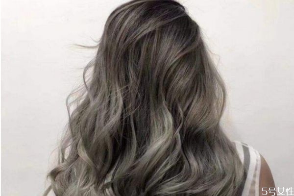 染發(fā)劑的危害有哪些 一年染發(fā)幾次最安全 染發(fā)劑的危害有哪些 一年染發(fā)幾次最安全