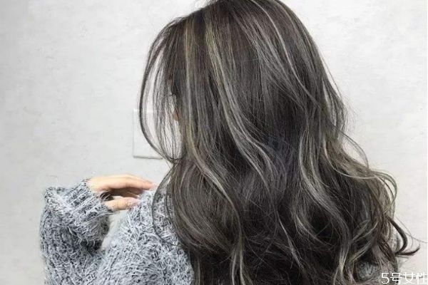 染發(fā)劑的危害有哪些 一年染發(fā)幾次最安全 染發(fā)劑的危害有哪些 一年染發(fā)幾次最安全