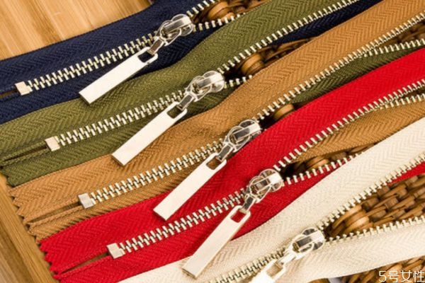 衣服拉鏈拉不下來怎么辦 衣服拉鏈不好拉怎么辦 衣服拉鏈拉不下來怎么辦 衣服拉鏈不好拉怎么辦