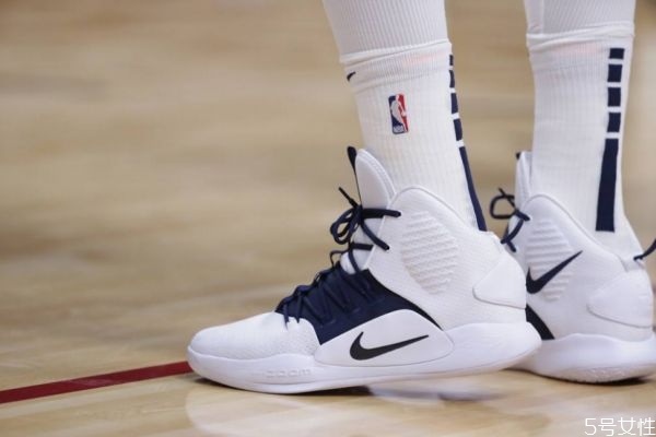 高幫鞋怎么搭配好看 高幫鞋配什么褲子好看 高幫鞋怎么搭配好看 高幫鞋配什么褲子好看