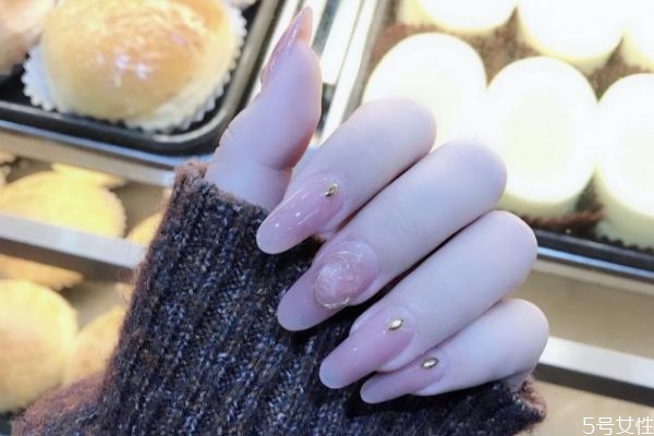 貼甲片多久就應該卸掉 全貼甲片要不要打磨 貼甲片多久就應該卸掉 全貼甲片要不要打磨