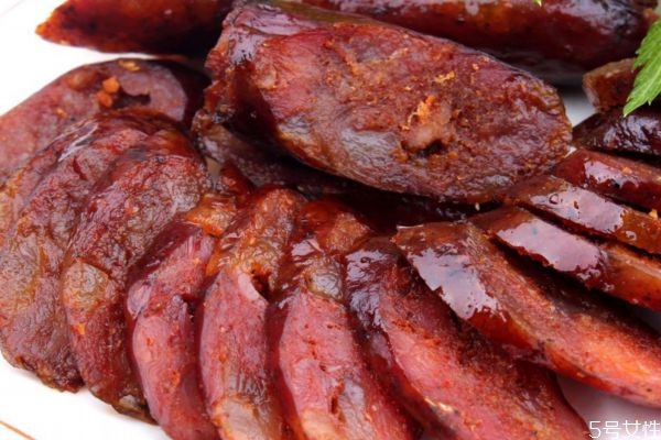 香腸臘肉可以帶上飛機嗎 香腸臘肉一般煮多久可以吃 香腸臘肉可以帶上飛機嗎 香腸臘肉一般煮多久可以吃