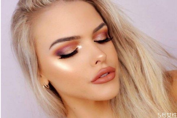 什么假睫毛自然好看 兩層假睫毛怎么貼 什么假睫毛自然好看 兩層假睫毛怎么貼