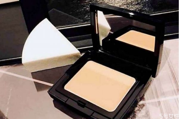 無痕粉底膏怎么涂 無痕粉底膏有什么作用 無痕粉底膏怎么涂 無痕粉底膏有什么作用