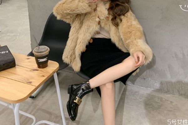 切爾西靴是什么意思 切爾西靴過時了嗎