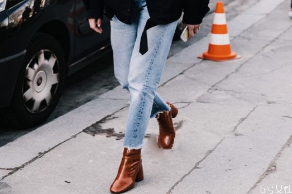 冬季靴子什么顏色好看 短靴選哪個(gè)顏色最百搭 冬季靴子什么顏色好看 短靴選哪個(gè)顏色最百搭