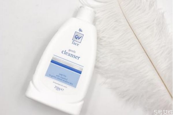 洗面奶是早晚都要用嗎 洗面奶起皮正?，F(xiàn)象嗎