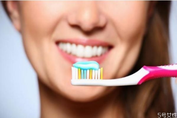 怎么用牙膏去黑頭 如何去黑頭最快最有效 怎么用牙膏去黑頭 如何去黑頭最快最有效