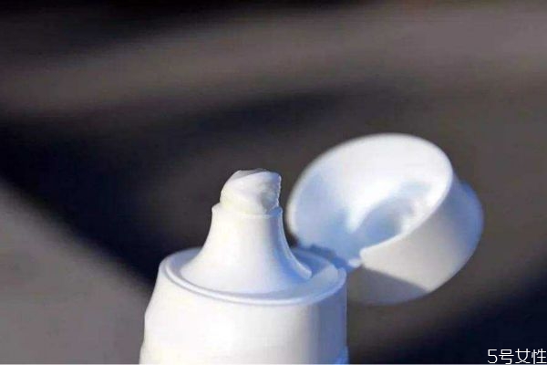 怎么用牙膏去黑頭 如何去黑頭最快最有效 怎么用牙膏去黑頭 如何去黑頭最快最有效