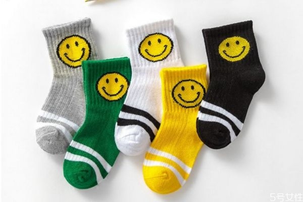 襪子可以單獨放洗衣機(jī)洗嗎 襪子發(fā)硬怎么恢復(fù) 襪子可以單獨放洗衣機(jī)洗嗎 襪子發(fā)硬怎么恢復(fù)