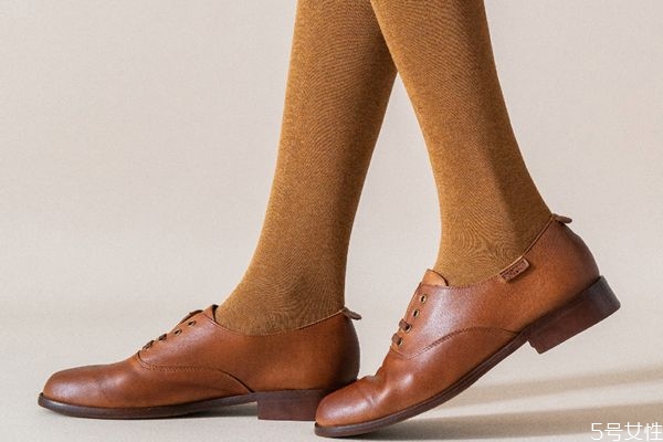 長(zhǎng)筒襪配什么鞋好看 長(zhǎng)筒襪怎么搭配 長(zhǎng)筒襪配什么鞋好看 長(zhǎng)筒襪怎么搭配