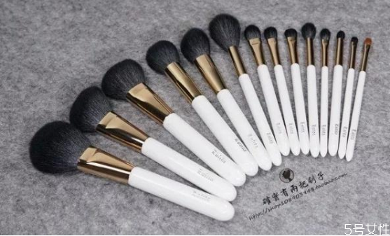 受受狼和琴制哪個好用 國產(chǎn)化妝刷排行 受受狼和琴制哪個好用 國產(chǎn)化妝刷排行