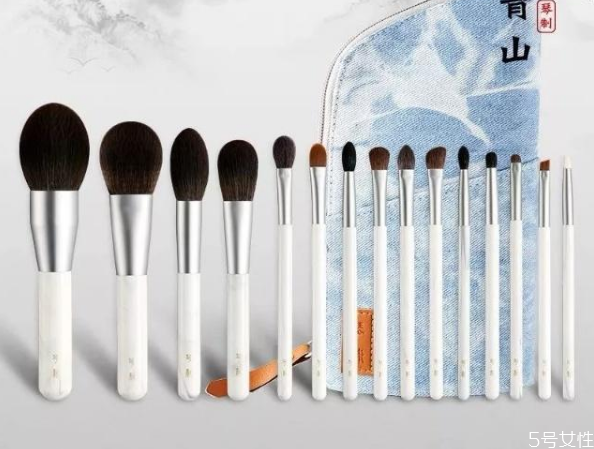 受受狼和琴制哪個好用 國產(chǎn)化妝刷排行 受受狼和琴制哪個好用 國產(chǎn)化妝刷排行