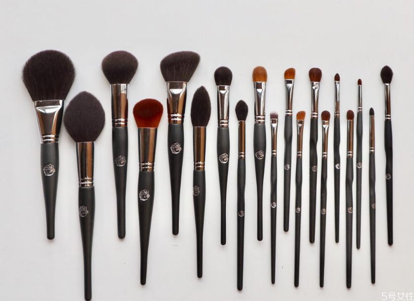 艾諾琪化妝刷哪個系列好用 艾諾琪化妝刷什么檔次 艾諾琪化妝刷哪個系列好用 艾諾琪化妝刷什么檔次