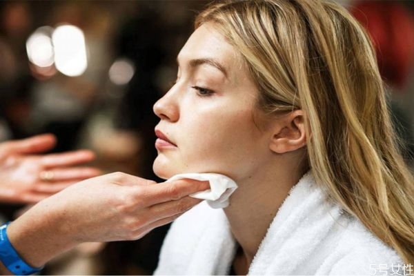 卸妝不洗臉可以睡覺嗎 只卸妝不洗臉可以嗎 卸妝不洗臉可以睡覺嗎 只卸妝不洗臉可以嗎