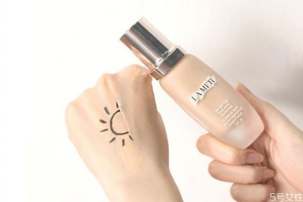 海藍之謎粉底液干嗎 海藍之謎粉底液適合干皮嗎