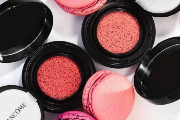 可以只畫腮紅不畫眼影嗎 眼影畫腮紅的步驟 可以只畫腮紅不畫眼影嗎 眼影畫腮紅的步驟