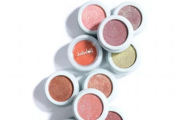 眼影為什么不能當(dāng)腮紅 腮紅和眼影成分一樣嗎 眼影為什么不能當(dāng)腮紅 腮紅和眼影成分一樣嗎