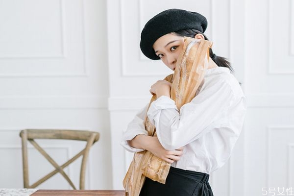 貝雷帽為什么流行 貝雷帽配什么衣服好看 貝雷帽為什么流行 貝雷帽配什么衣服好看