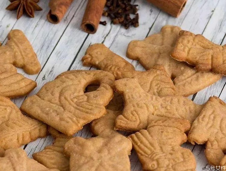 烤餅干沒(méi)有油紙可以用什么代替 烤餅干直接放烤盤上嗎 烤餅干沒(méi)有油紙可以用什么代替 烤餅干直接放烤盤上嗎