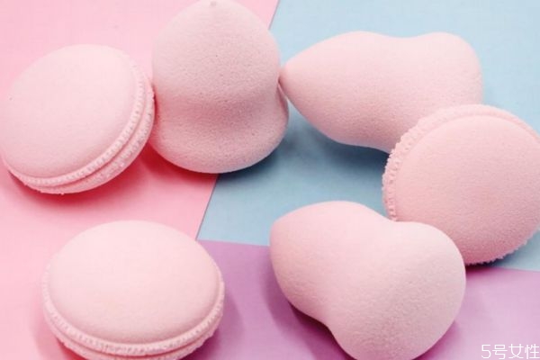化妝海綿需要打濕嗎 如何清洗化妝海綿 化妝海綿需要打濕嗎 如何清洗化妝海綿
