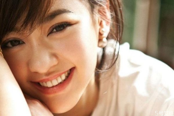 眼角紋和笑紋該怎么去除 去笑紋的眼霜 眼角紋和笑紋該怎么去除 去笑紋的眼霜