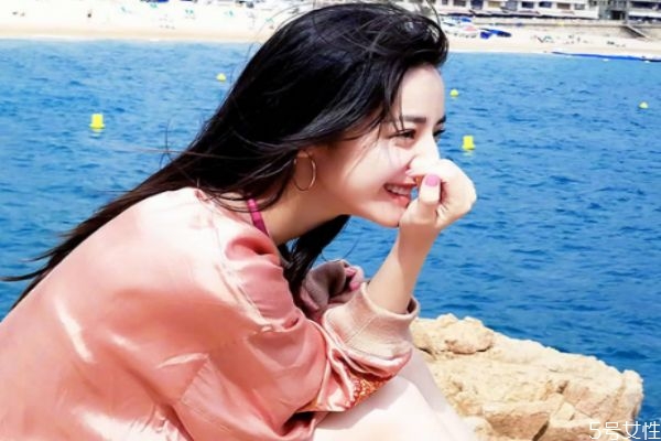 魚尾紋和笑紋的區(qū)別 去除魚尾紋和笑紋的方法 魚尾紋和笑紋的區(qū)別 去除魚尾紋和笑紋的方法