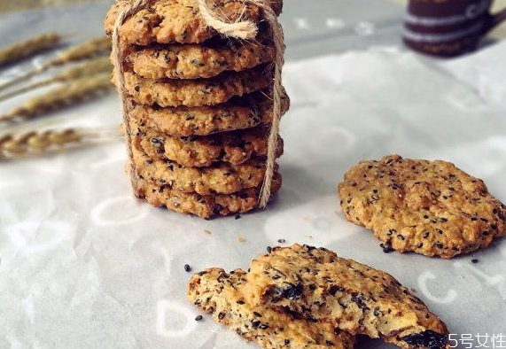 燕麥餅干的熱量 燕麥餅干減肥能吃嗎 燕麥餅干的熱量 燕麥餅干減肥能吃嗎