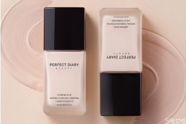 粉底液太干了加點(diǎn)乳液還是精華 粉底液太干了加什么調(diào)和 粉底液太干了加點(diǎn)乳液還是精華 粉底液太干了加什么調(diào)和