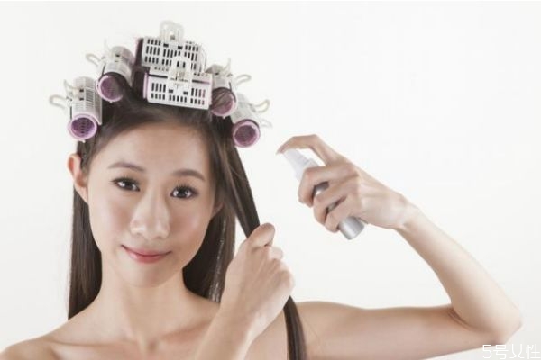 頭發(fā)漂過怎么恢復(fù)黑色 漂過的頭發(fā)染黑色多久掉色 頭發(fā)漂過怎么恢復(fù)黑色 漂過的頭發(fā)染黑色多久掉色