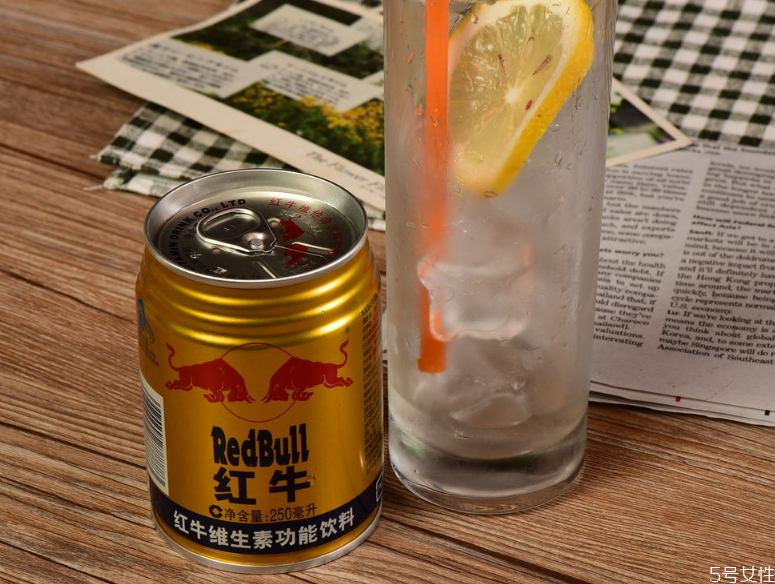 紅牛是功能性飲料嗎 紅牛飲料有什么副作用 紅牛是功能性飲料嗎 紅牛飲料有什么副作用