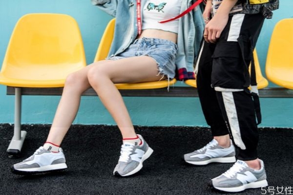 運(yùn)動鞋的舌頭偏離了該怎么辦 運(yùn)動鞋鞋舌頭老是歪