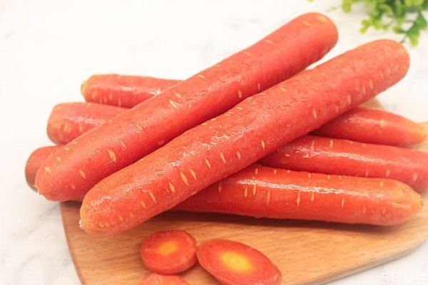 水果胡蘿卜是直接吃嗎 水果胡蘿卜需要削皮吃不 水果胡蘿卜是直接吃嗎 水果胡蘿卜需要削皮吃不