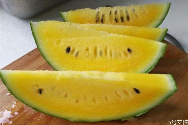 黃心西瓜好吃還是紅心西瓜好吃 黃心西瓜的功效與作用 黃心西瓜好吃還是紅心西瓜好吃 黃心西瓜的功效與作用