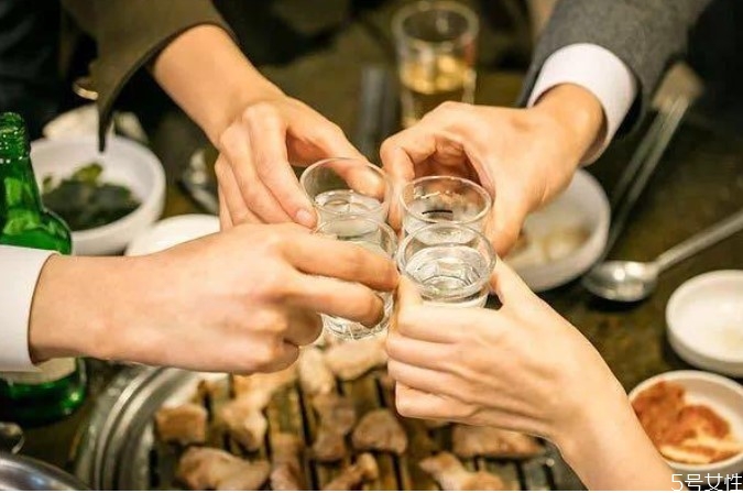 喝酒喝多了睡覺會(huì)死嗎 喝酒第二天早上猝死