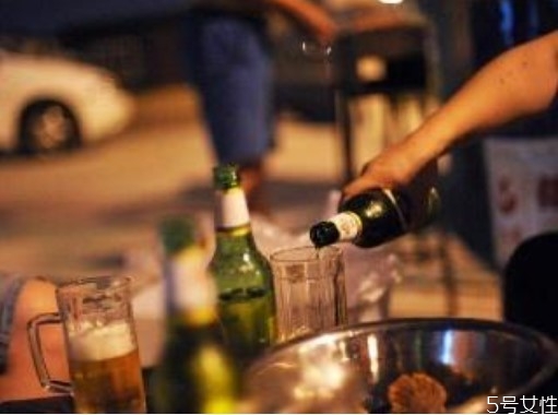 喝酒喝多了睡覺會(huì)死嗎 喝酒第二天早上猝死 喝酒喝多了睡覺會(huì)死嗎 喝酒第二天早上猝死